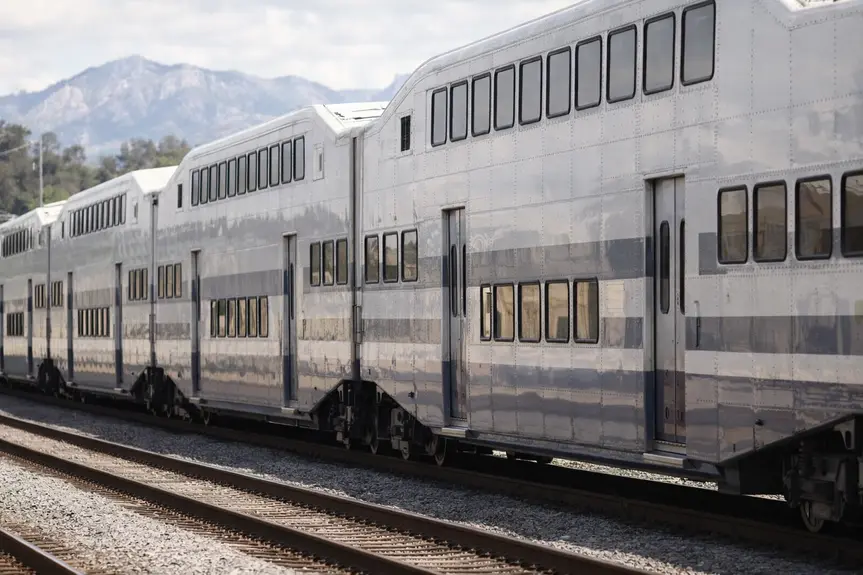 Mechanical Failure on Metrolink Leaves Hundreds Stranded in Anaheim Hills